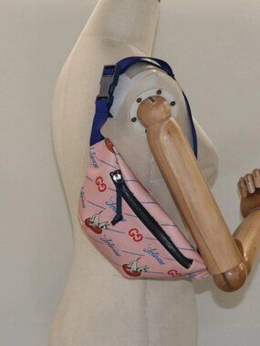 GUCCI THE Jetsons Children's Body Bag PVC Leather Pink 502095 Auth 120466